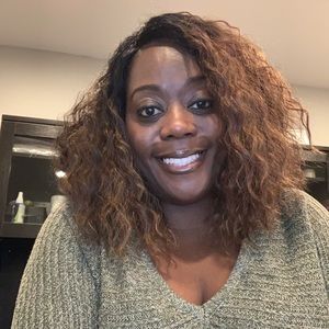 Meet your Posher, Adrienne